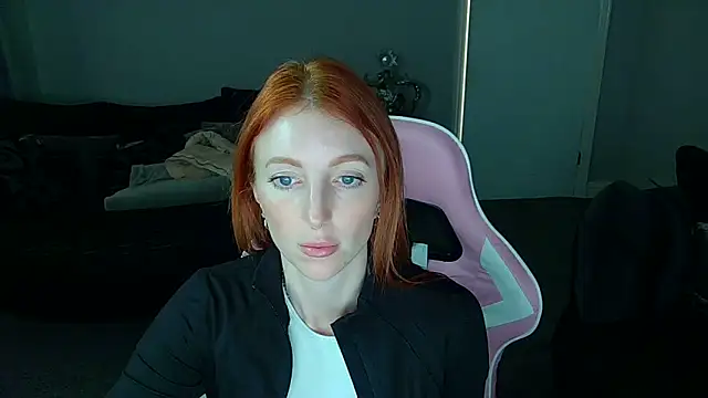 Snapshot of Red_firesquirt chatting on March 5, 2025, 4:24 pm Red firesquirt online show from March 5, 2025, 4:24 pm