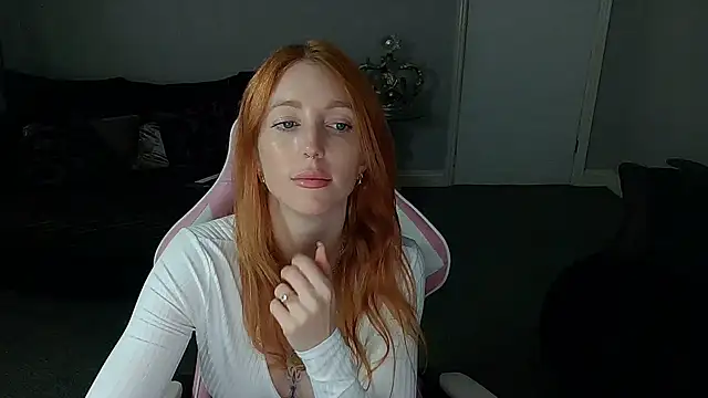 Snapshot of Red_firesquirt chatting on October 8, 2025, 2:14 pm Red firesquirt online show from October 8, 2025, 2:14 pm