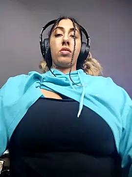 Snapshot of Hotasiansensation chatting on October 15, 2025, 10:04 am Hotasiansensation online show from October 15, 2025, 10:04 am