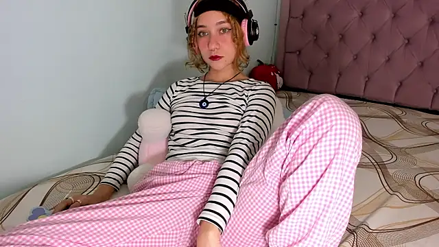 Snapshot of any_21hot chatting on December 30, 2024, 7:32 pm any 21hot online show from December 30, 2024, 7:32 pm