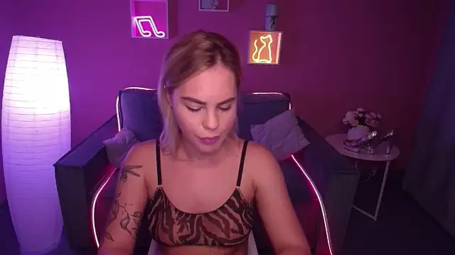 Snapshot of RikaRaily chatting on December 11, 2024, 8:58 am RikaRaily online show from December 11, 2024, 8:58 am