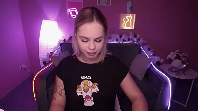 Snapshot of RikaRaily chatting on January 7, 2025, 5:22 am RikaRaily online show from January 7, 2025, 5:22 am