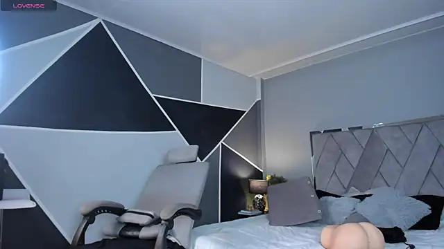 Snapshot of Markbrown chatting on December 15, 2024, 8:47 pm Markbrown online show from December 15, 2024, 8:47 pm