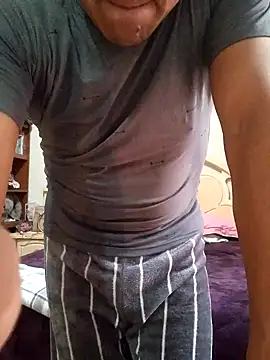 AlbertoZav online show from December 21, 2024, 9:04 pm