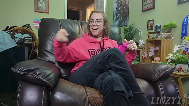 Snapshot of Linzy_19 chatting on January 19, 2025, 1:21 am Linzy 19 online show from January 19, 2025, 1:21 am