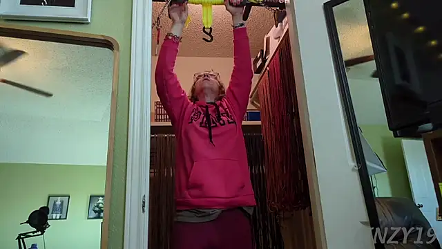 Snapshot of Linzy_19 chatting on January 30, 2025, 8:42 pm Linzy 19 online show from January 30, 2025, 8:42 pm