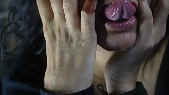 Snapshot of -AyeshaSinghania- chatting on October 3, 2025, 5:21 pm -AyeshaSinghania- online show from October 3, 2025, 5:21 pm