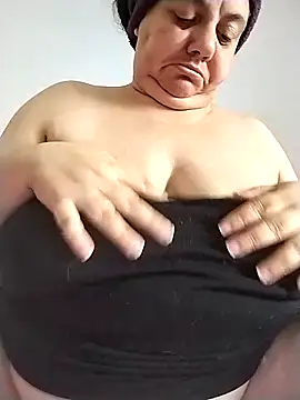 Snapshot of BustyBabyOfficial chatting on November 3, 2025, 2:40 pm BustyBabyOfficial online show from November 3, 2025, 2:40 pm