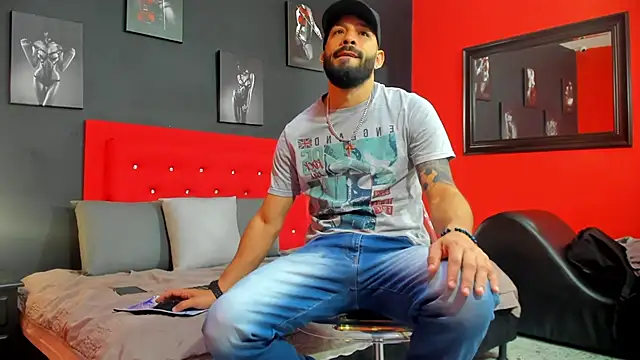 Snapshot of Thiagogomez chatting on September 23, 2025, 12:19 pm Thiagogomez online show from September 23, 2025, 12:19 pm