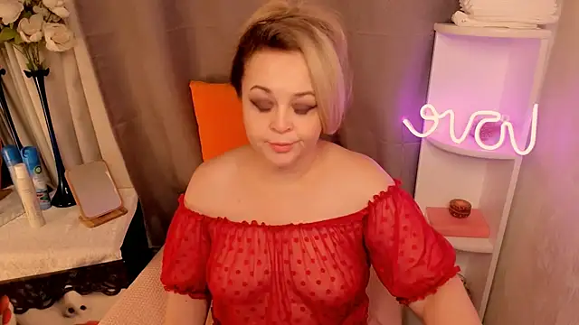 Snapshot of ShannaKingson chatting on February 9, 2025, 7:30 pm ShannaKingson online show from February 9, 2025, 7:30 pm