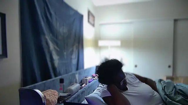 Snapshot of Yagurl__west chatting on January 29, 2025, 1:48 am Yagurl west online show from January 29, 2025, 1:48 am