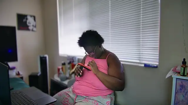 Snapshot of Yagurl__west chatting on January 30, 2025, 8:53 pm Yagurl west online show from January 30, 2025, 8:53 pm