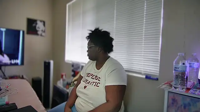 Snapshot of Yagurl__west chatting on February 11, 2025, 9:56 pm Yagurl west online show from February 11, 2025, 9:56 pm