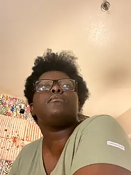 Snapshot of Yagurl__west chatting on November 7, 2025, 10:32 pm Yagurl west online show from November 7, 2025, 10:32 pm