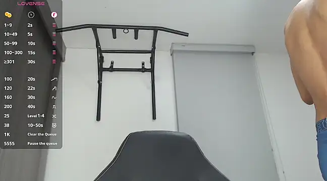 Snapshot of russthiago chatting on January 17, 2025, 1:15 am russthiago online show from January 17, 2025, 1:15 am