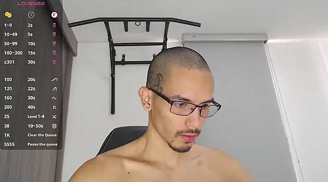 Snapshot of russthiago chatting on February 10, 2025, 1:11 pm russthiago online show from February 10, 2025, 1:11 pm