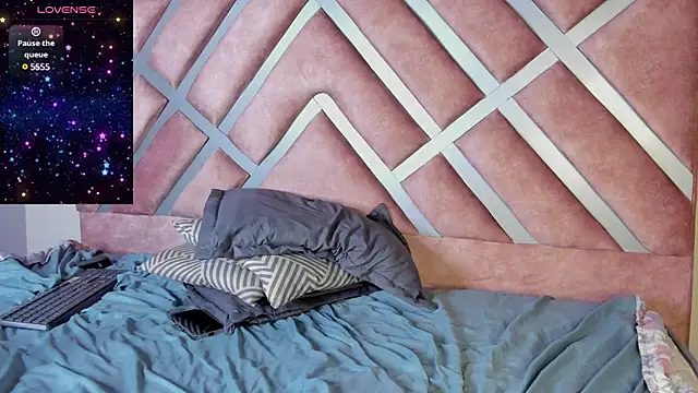 pamela anderson  online show from December 28, 2024, 6:17 am