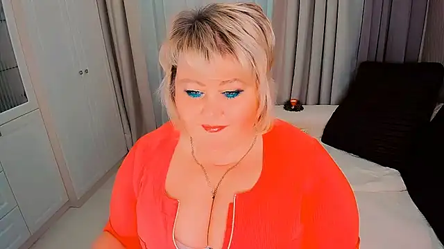 Snapshot of BIGTITSBBW chatting on January 1, 2025, 12:43 am BIGTITSBBW online show from January 1, 2025, 12:43 am