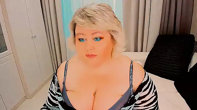 Snapshot of BIGTITSBBW chatting on October 11, 2025, 12:26 pm BIGTITSBBW online show from October 11, 2025, 12:26 pm