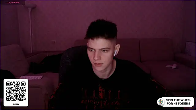 Snapshot of dantebigboi300 chatting on December 18, 2024, 7:30 pm dantebigboi300 online show from December 18, 2024, 7:30 pm