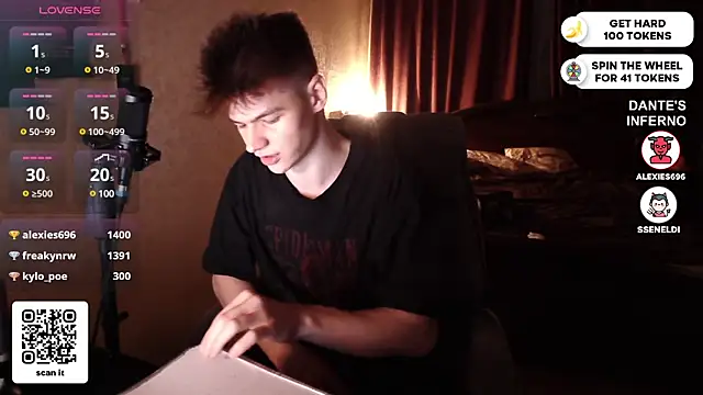 Snapshot of dantebigboi300 chatting on February 24, 2025, 10:03 pm dantebigboi300 online show from February 24, 2025, 10:03 pm