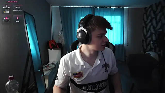 Snapshot of dantebigboi300 chatting on October 3, 2025, 9:39 am dantebigboi300 online show from October 3, 2025, 9:39 am