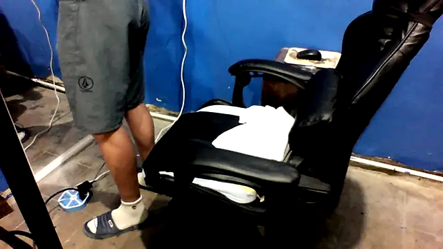 Snapshot of ElmaCannon chatting on February 3, 2025, 7:29 am ElmaCannon online show from February 3, 2025, 7:29 am