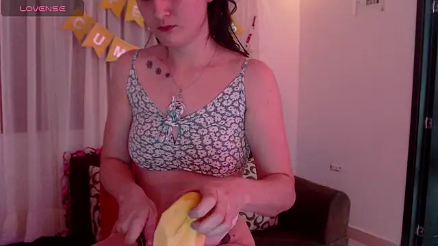 Snapshot of AlissonnFoxx chatting on February 23, 2025, 1:57 am AlissonnFoxx online show from February 23, 2025, 1:57 am