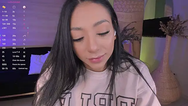 Snapshot of LizzHamilton__ chatting on September 25, 2025, 8:56 pm LizzHamilton online show from September 25, 2025, 8:56 pm