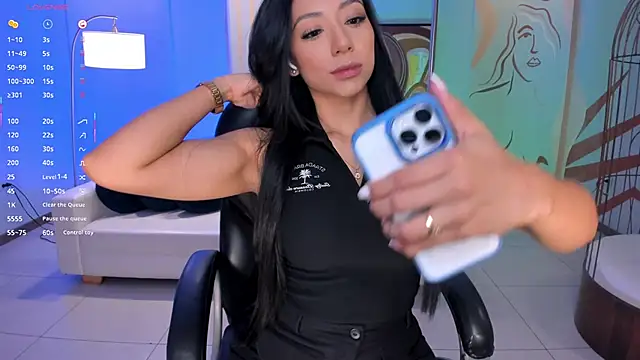 Snapshot of LizzHamilton__ chatting on October 10, 2025, 9:14 pm LizzHamilton online show from October 10, 2025, 9:14 pm
