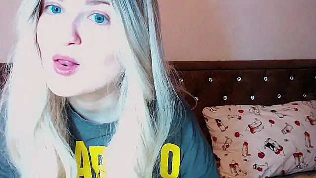 Snapshot of Sara4uu chatting on October 16, 2025, 11:39 pm Sara4uu online show from October 16, 2025, 11:39 pm