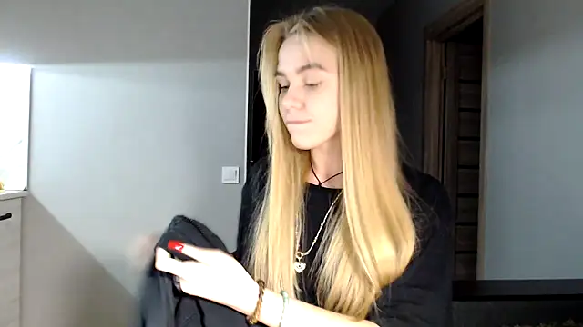 Snapshot of Sunbeam_ chatting on December 5, 2024, 11:07 pm Sunbeam online show from December 5, 2024, 11:07 pm