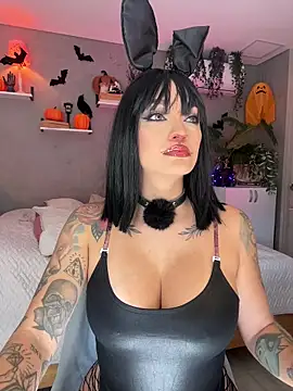 Snapshot of DaniDusan_ chatting on October 18, 2025, 7:03 pm DaniDusan  online show from October 18, 2025, 7:03 pm